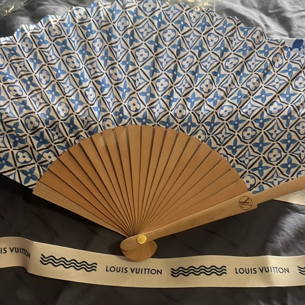 LOUIS VUITTON FABRIC FAN NEVER USED